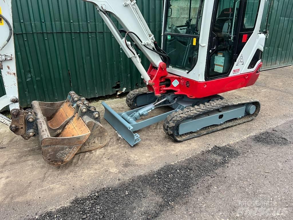Takeuchi TB225 Minikaivukoneet < 7t