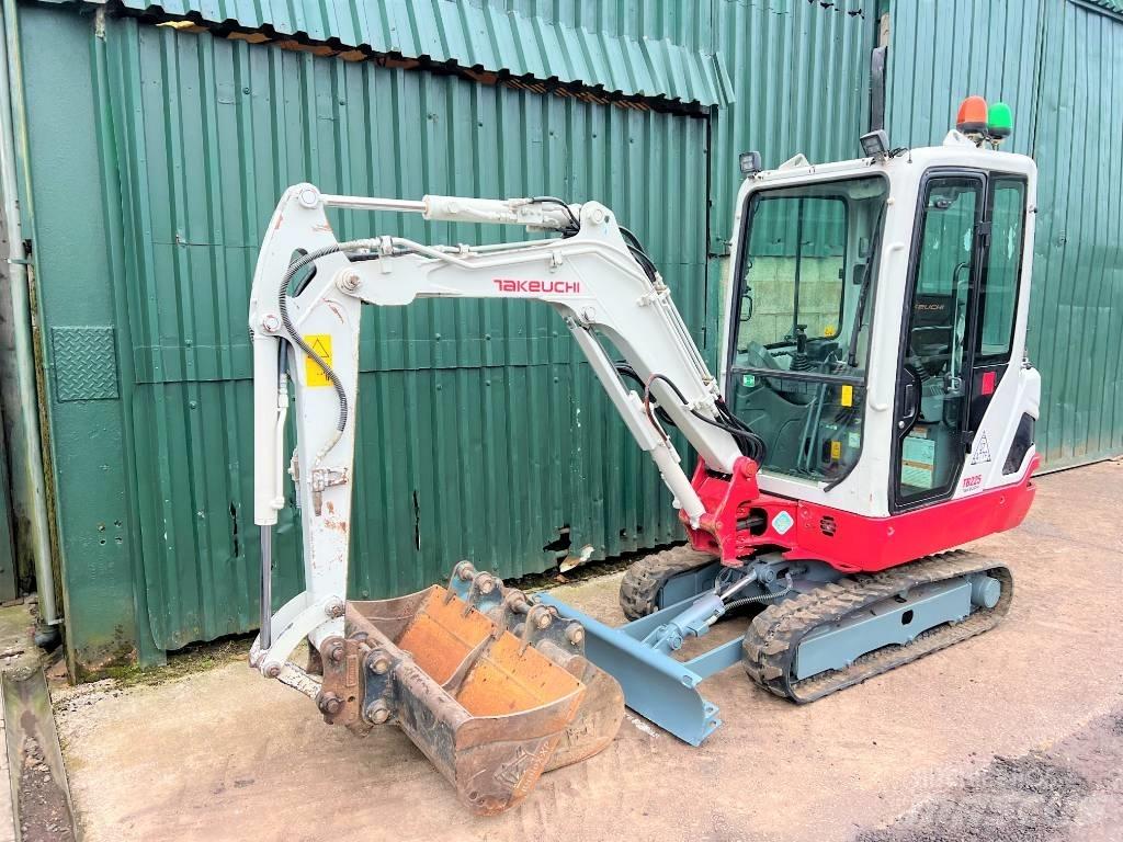 Takeuchi TB225 Minikaivukoneet < 7t
