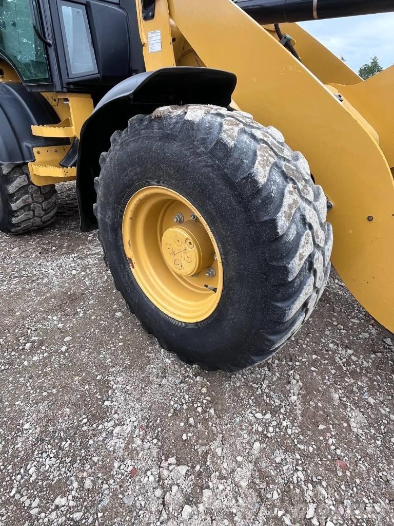 CAT 908M Pyöräkuormaajat
