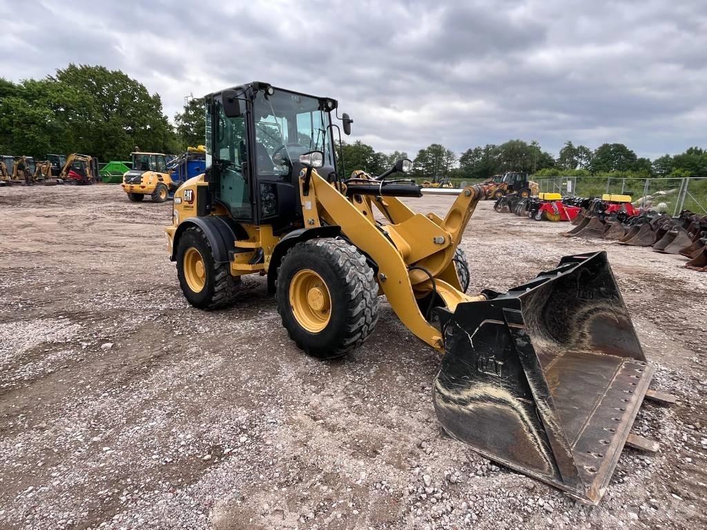 CAT 908M Pyöräkuormaajat