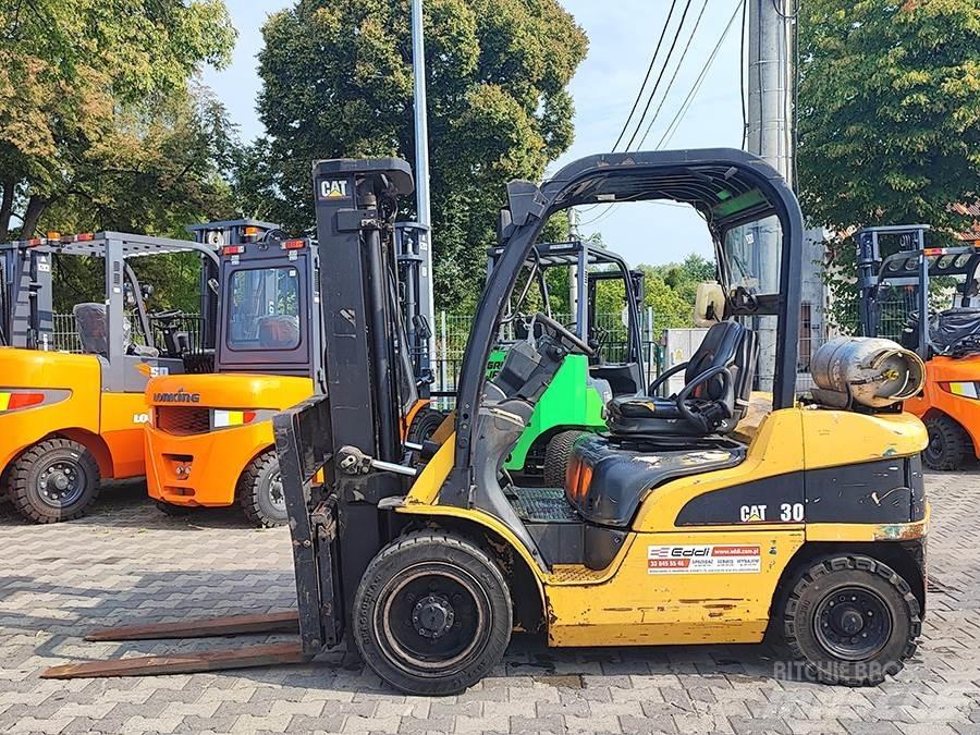 CAT GP30N Nestekaasutrukit