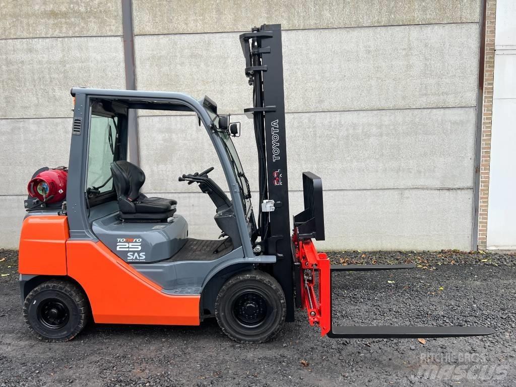 Toyota 02-8 FGF 25 Nestekaasutrukit