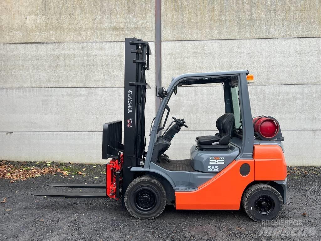 Toyota 02-8 FGF 25 Nestekaasutrukit