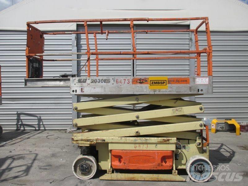 JLG 2030 ES Saksilavat