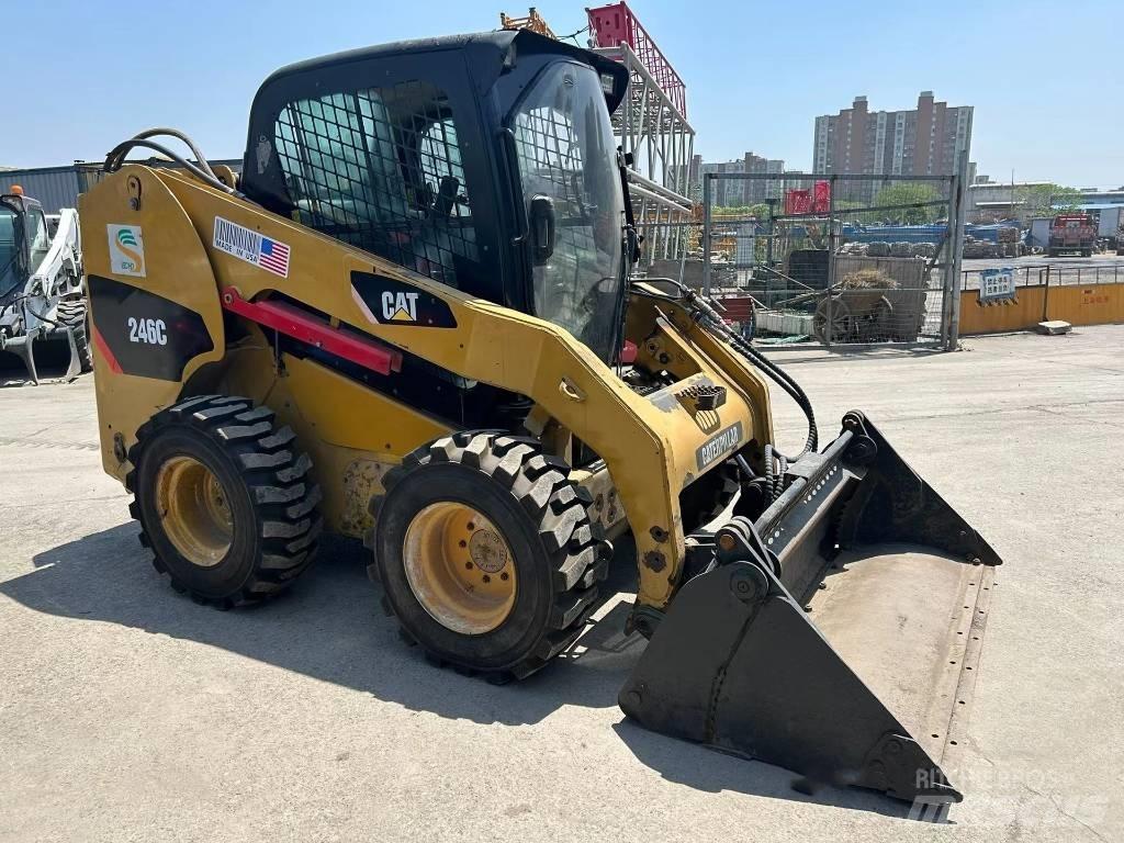 CAT 246 C Liukuohjatut kuormaajat