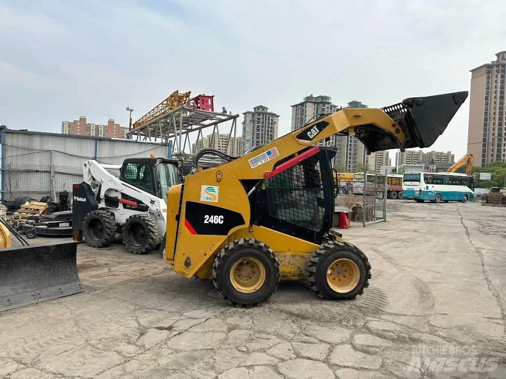 CAT 246 C Liukuohjatut kuormaajat