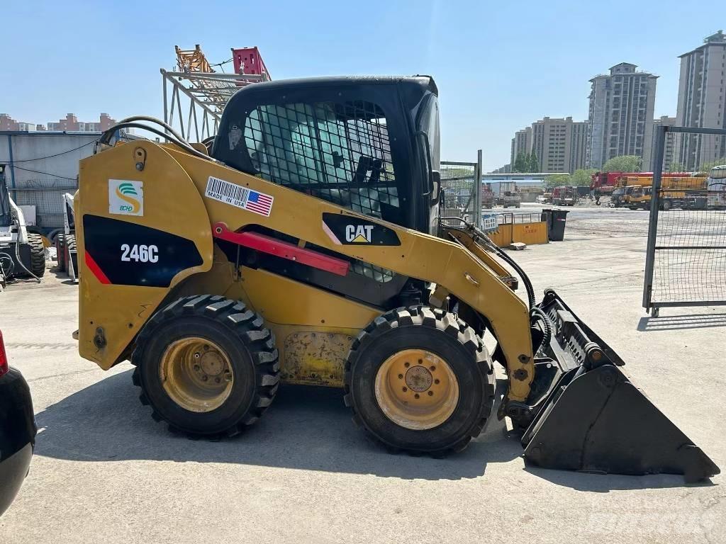 CAT 246 C Liukuohjatut kuormaajat