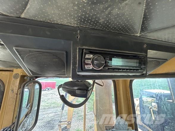 CAT D8N Telaketjupuskutraktorit