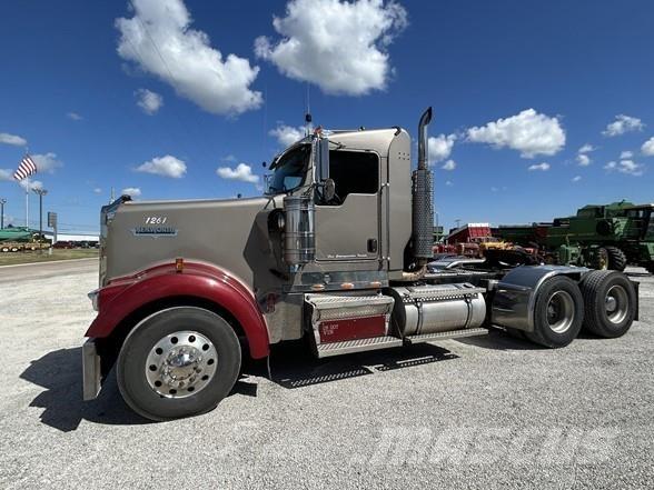 Kenworth W900 Vetopöytäautot