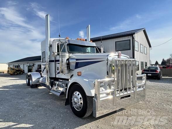 Kenworth W900L Vetopöytäautot