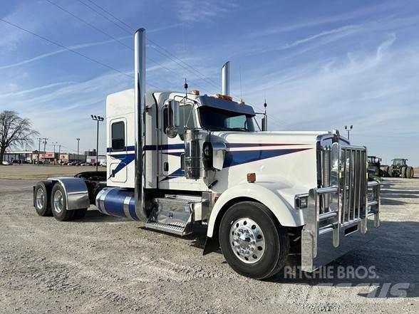 Kenworth W900L Vetopöytäautot