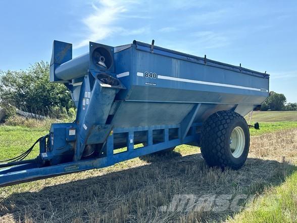 Kinze 840 Viljavaunut