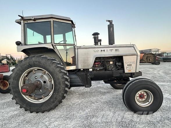 White 2-135 Traktorit