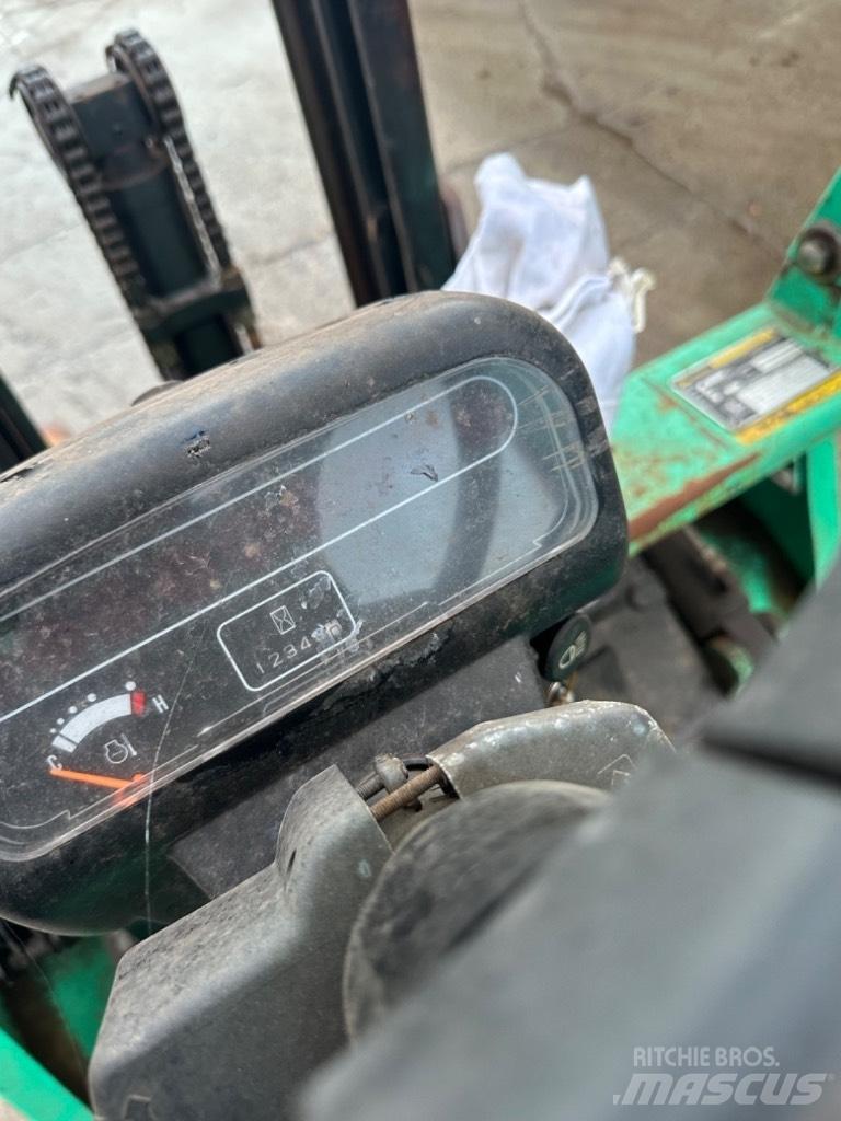 Mitsubishi FG 15 Nestekaasutrukit