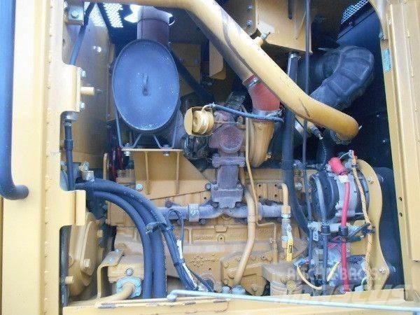 CAT 140M Tiehöylät
