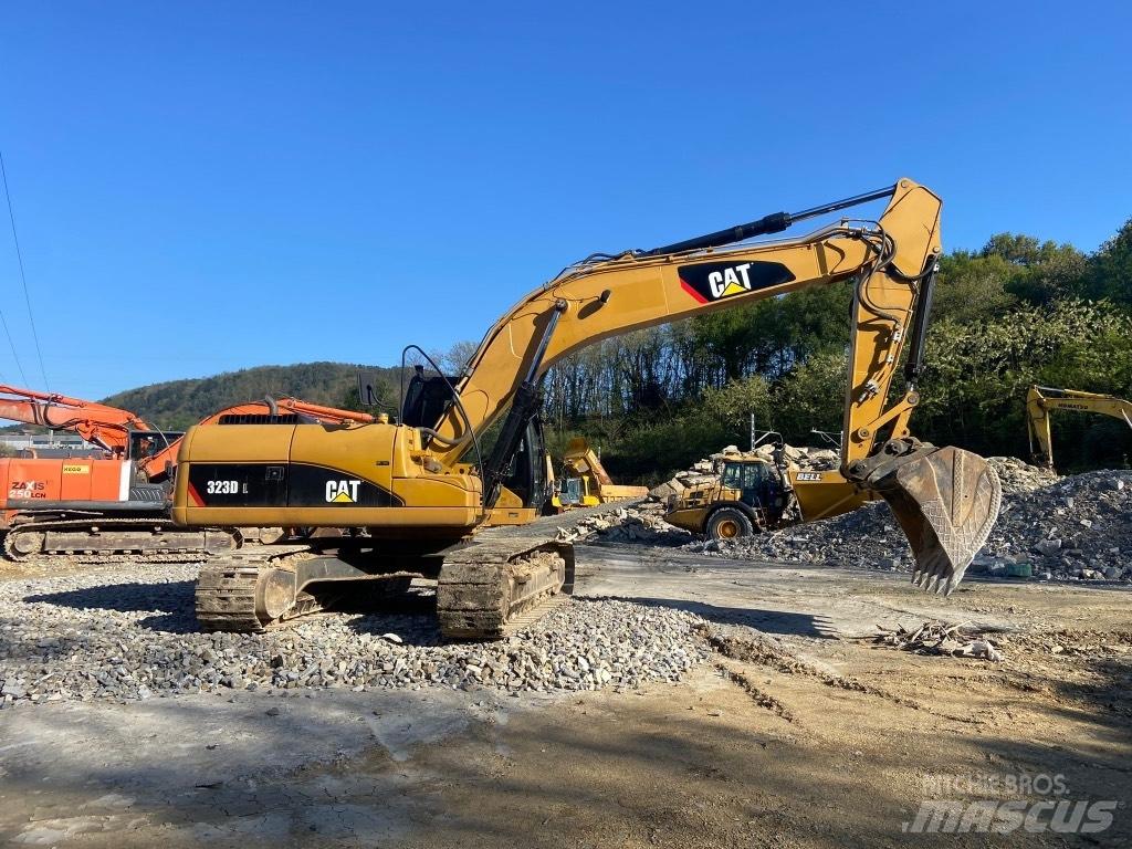 CAT 323 D Telakaivukoneet