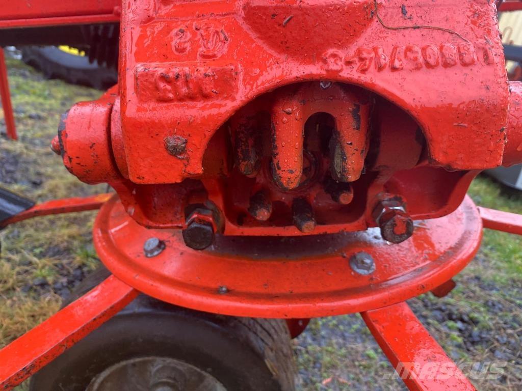 Kuhn GF8702 Pöyhimet ja haravat