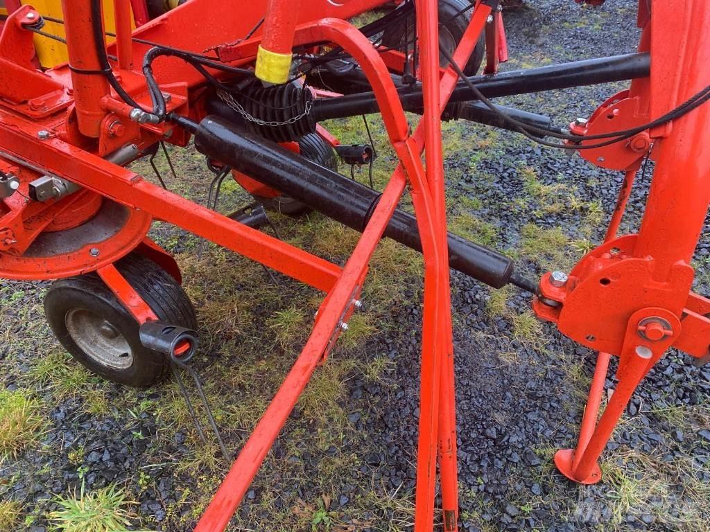Kuhn GF8702 Pöyhimet ja haravat
