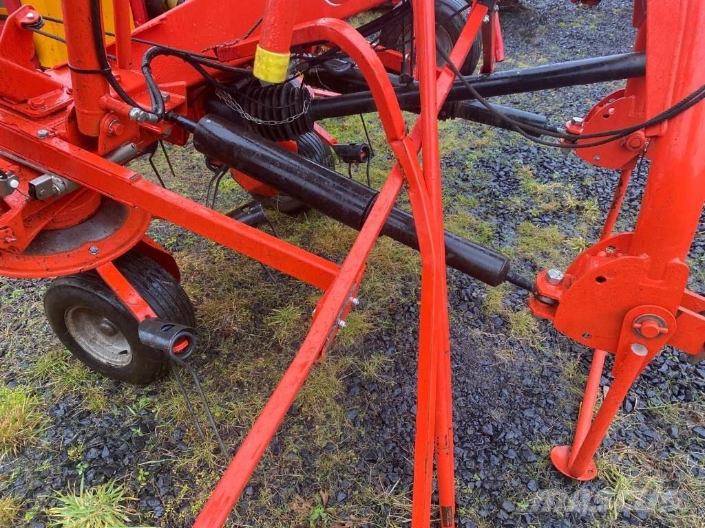 Kuhn GF8702 Pöyhimet ja haravat