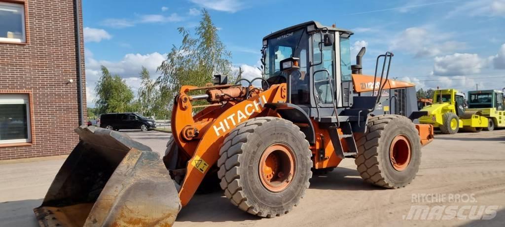 Hitachi ZW 220 Pyöräkuormaajat