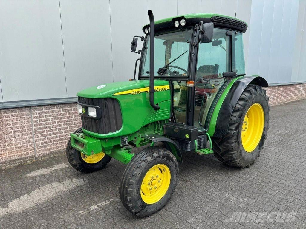 John Deere 5215 Henkilöautot