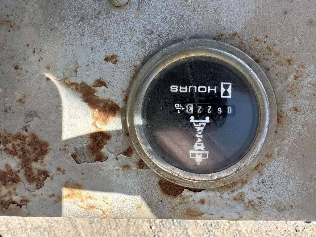 SkyJack SJ 3220 Saksilavat