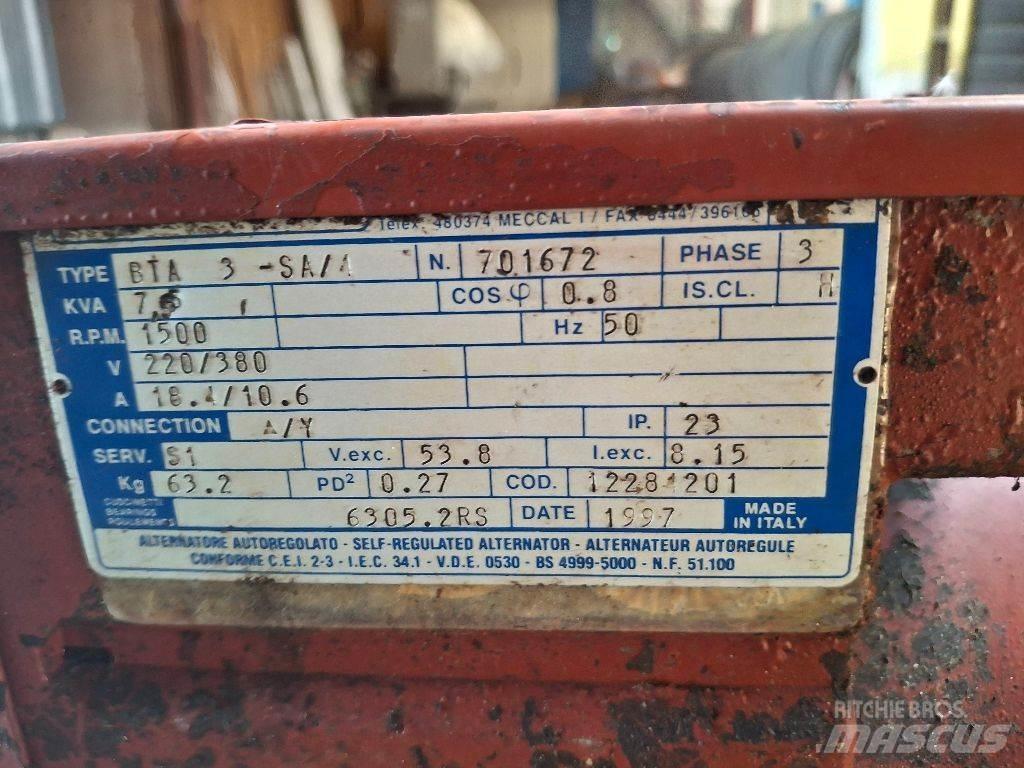 Komatsu 3D72-F2HA Moottorit