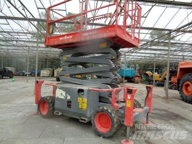 SkyJack SJ 6832 RT Saksilavat