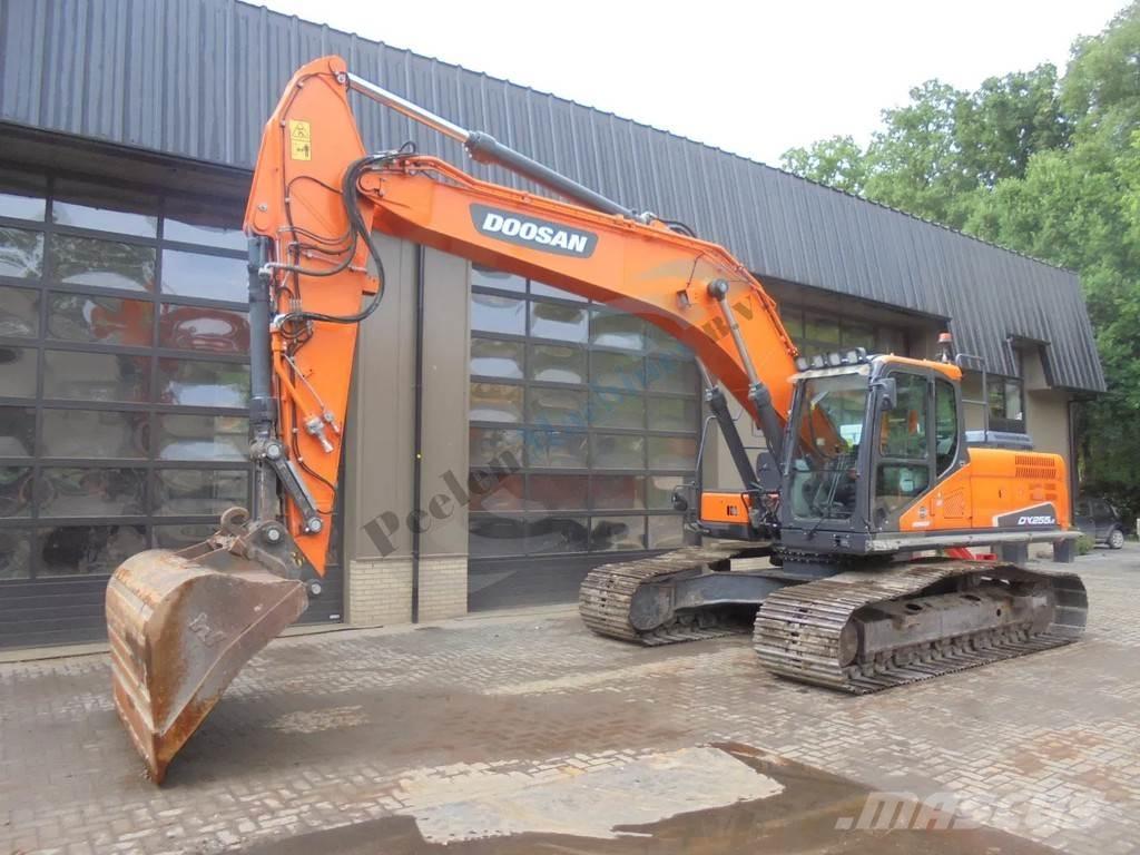 Doosan DX 255 LC-5 Telakaivukoneet