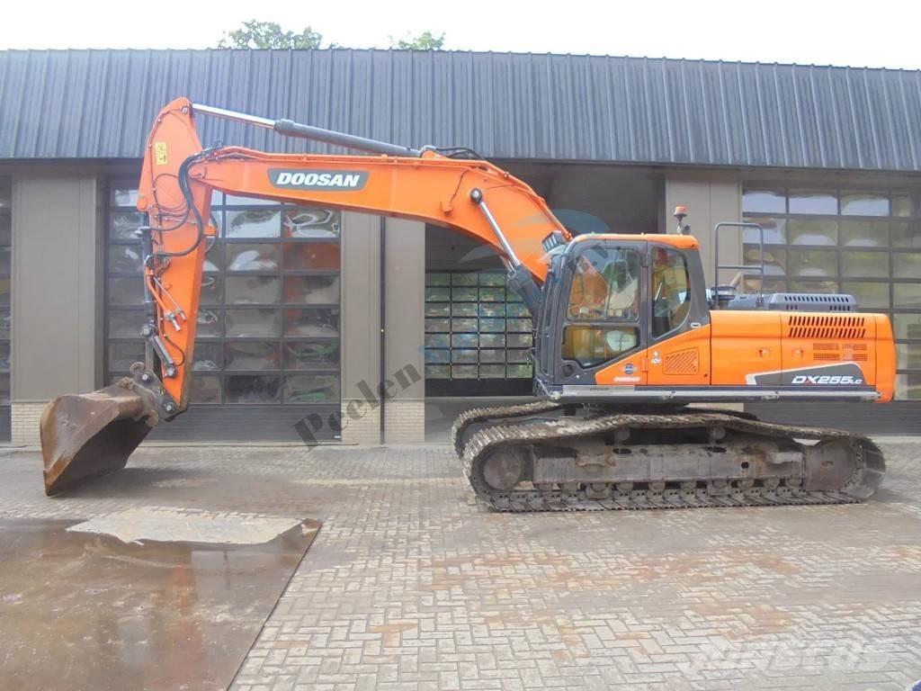 Doosan DX 255 LC-5 Telakaivukoneet
