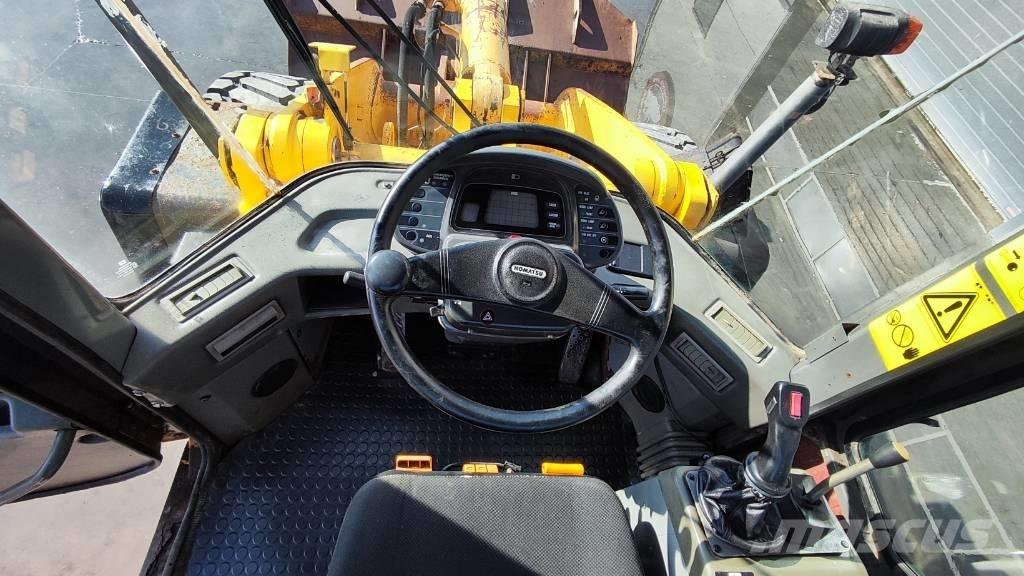 Komatsu WA 270-3 Pyöräkuormaajat