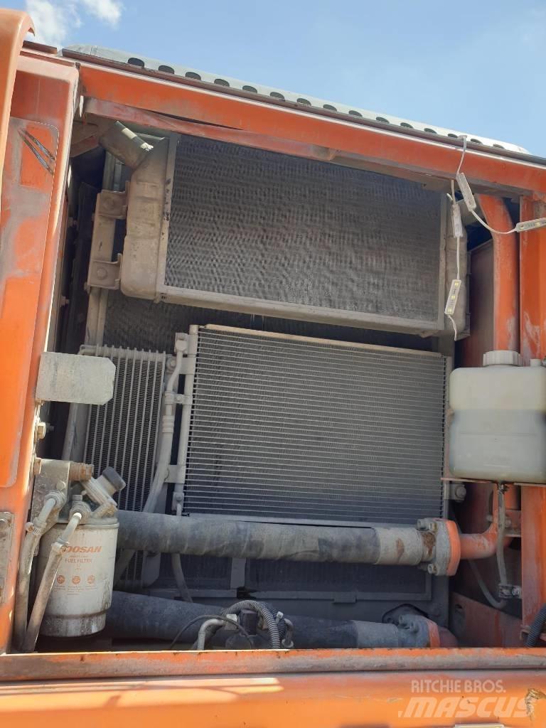 Doosan DX210WA Pyöräkaivukoneet