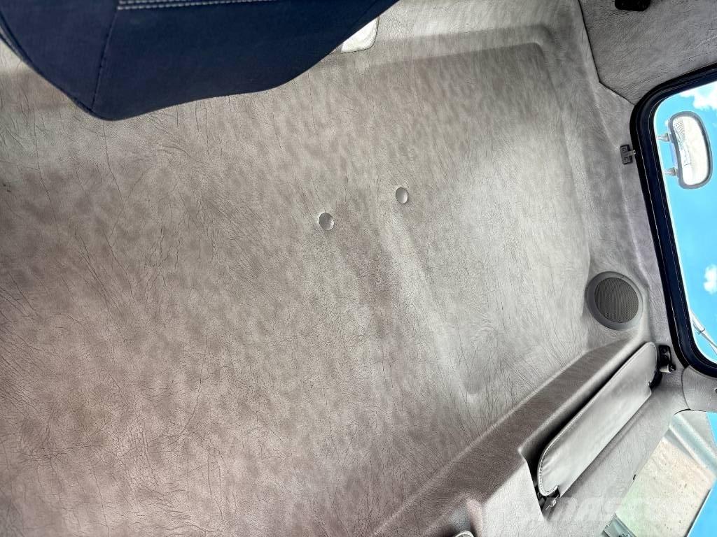 Kenworth T 300 Vetopöytäautot