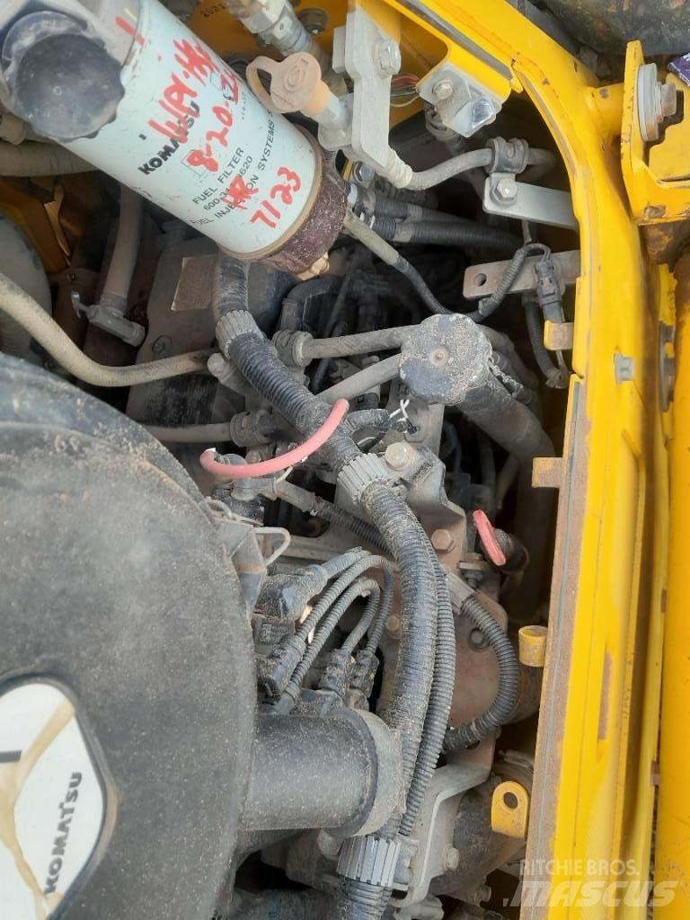 Komatsu D61 PX-24 Telaketjupuskutraktorit