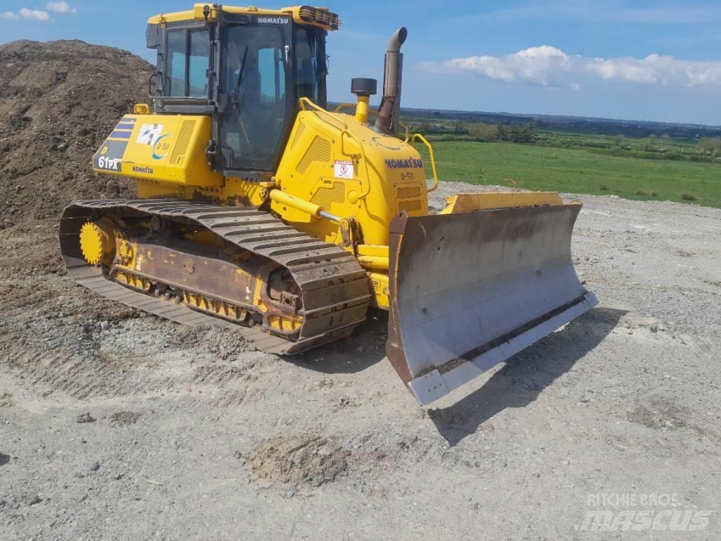 Komatsu D61 PX-24 Telaketjupuskutraktorit
