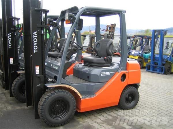 Toyota 02-8FG25 Nestekaasutrukit