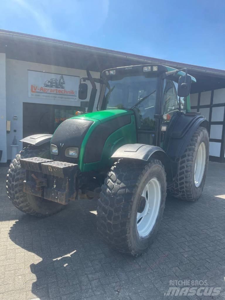 Valtra N 141 Traktorit