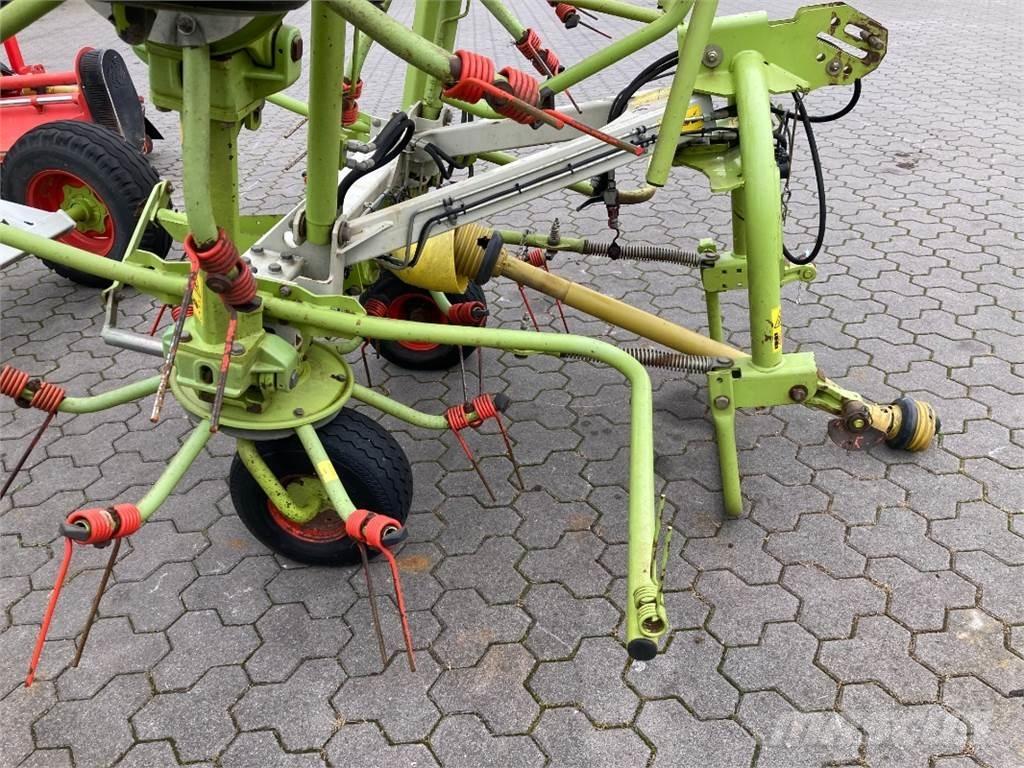 CLAAS Volto 870 Pöyhimet ja haravat