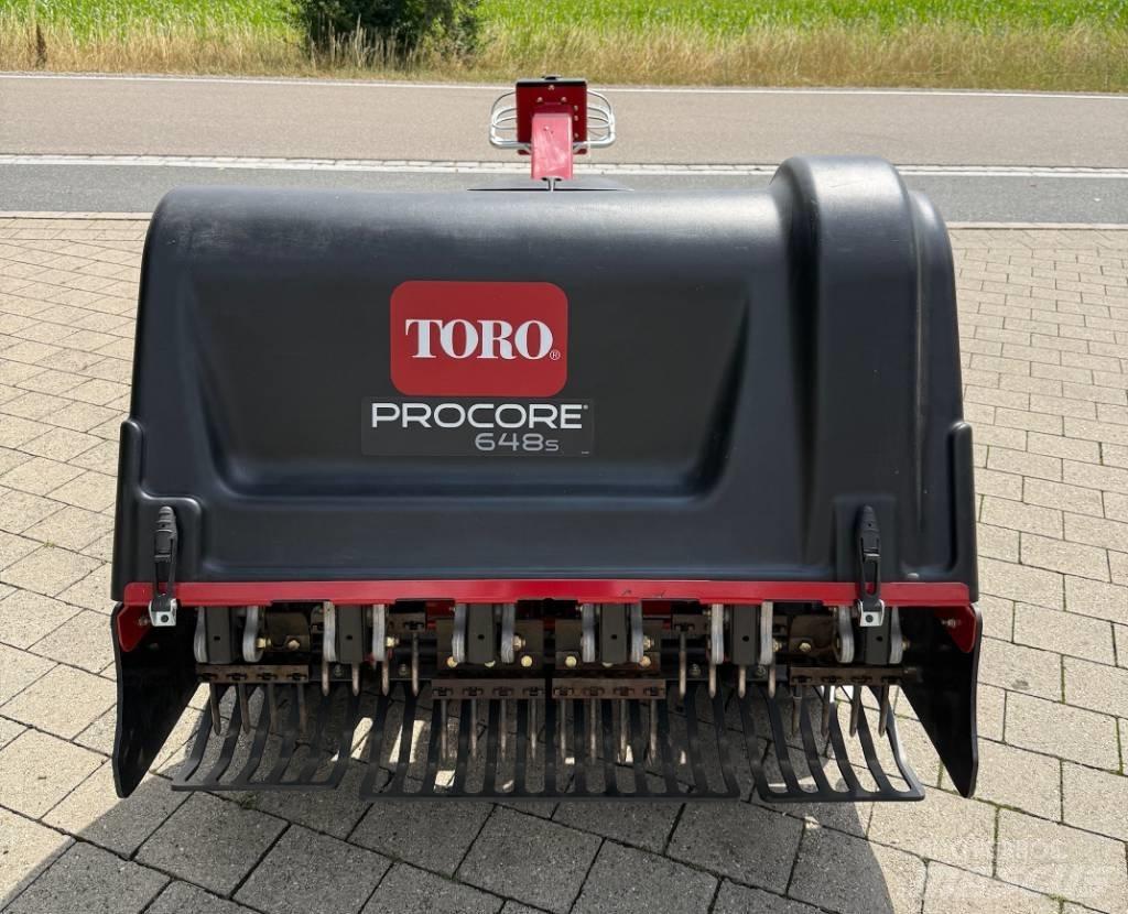 Toro ProCore 648S Ilmastajat ja sammaleenrepijät