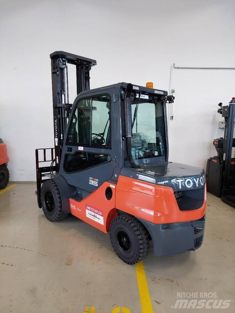 Toyota 52-8 FDJF 35 Dieseltrukit
