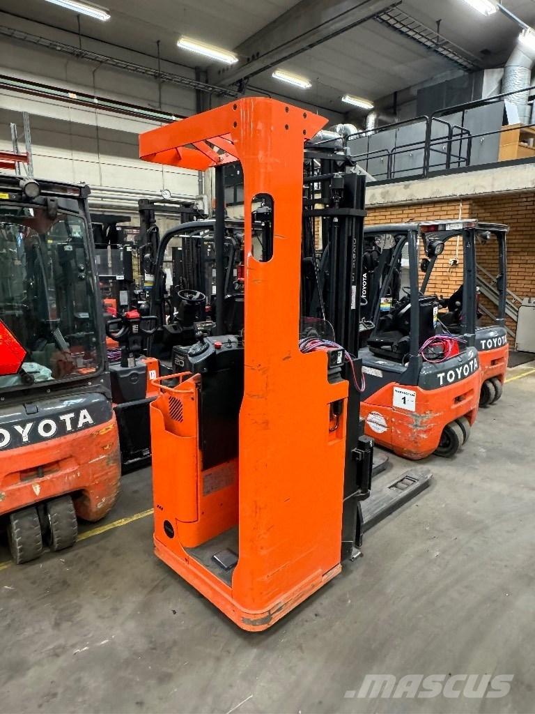Toyota SSE135L Ajettavat pinoamisvaunut