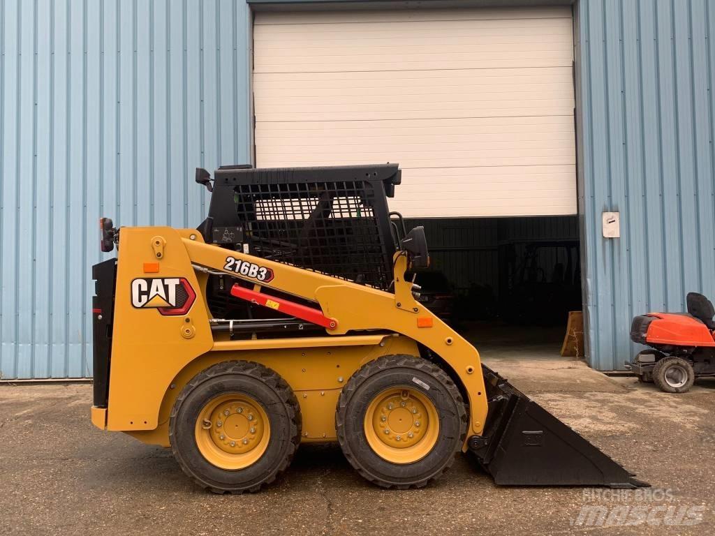 CAT 216 B 3 Pienkuormaajat