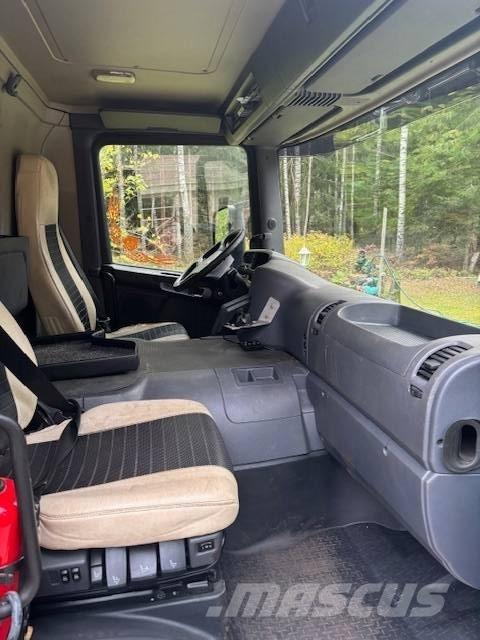 Scania P 230 Umpikorikuorma-autot