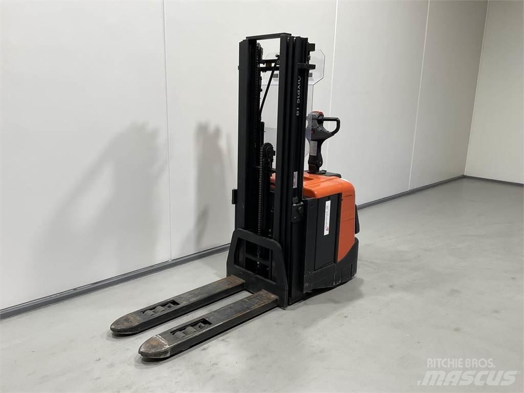 BT SPE125L Ajettavat pinoamisvaunut