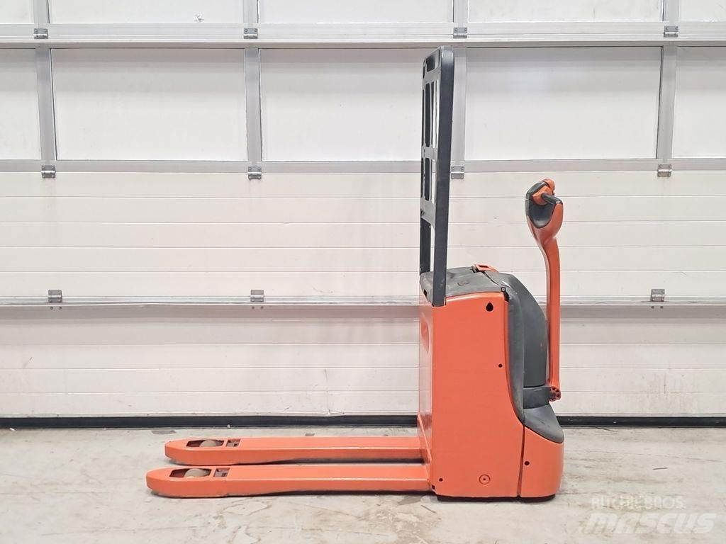 Linde T16 Lavansiirtotrukit