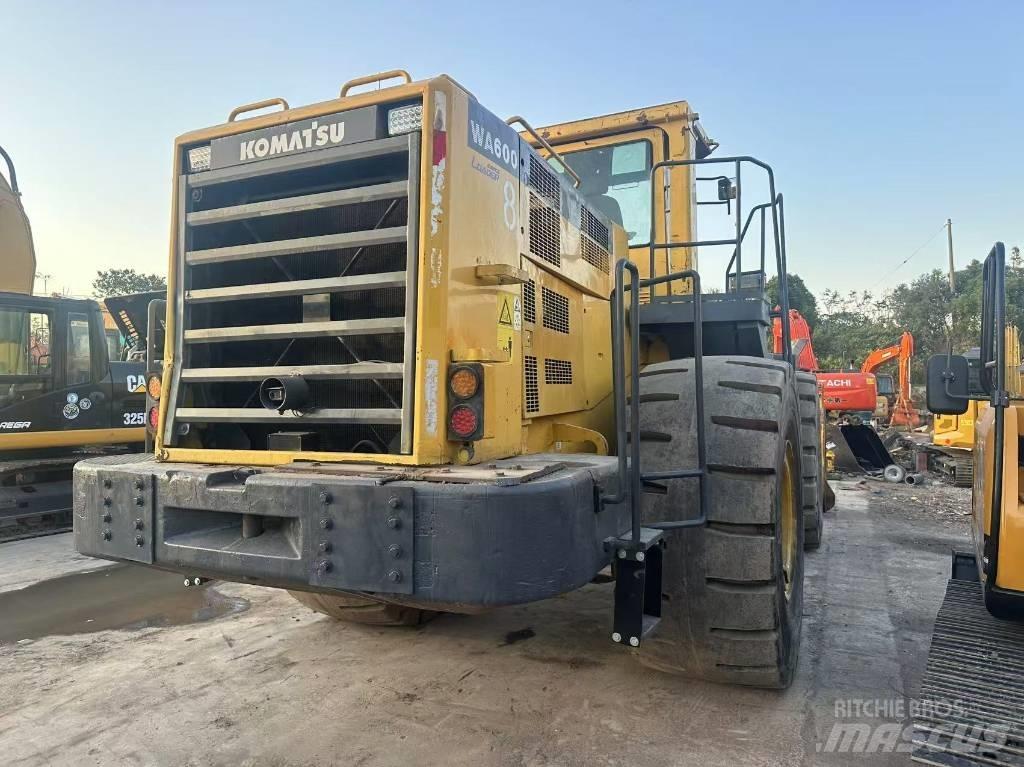 Komatsu WA 600 Pyöräkuormaajat