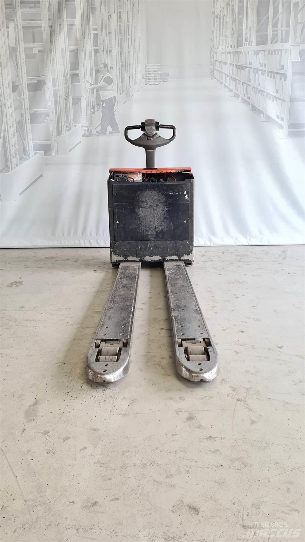Toyota LWE 250 Lavansiirtotrukit