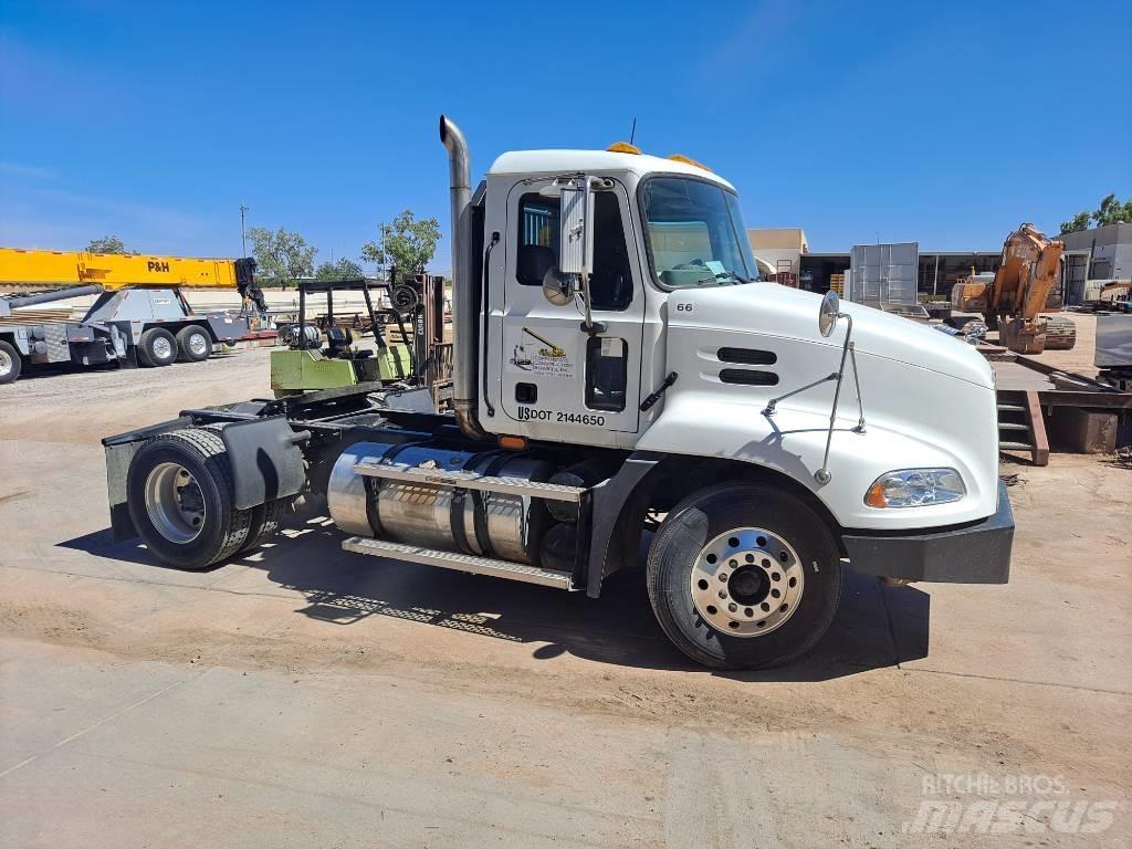 Mack CX612 Vetopöytäautot