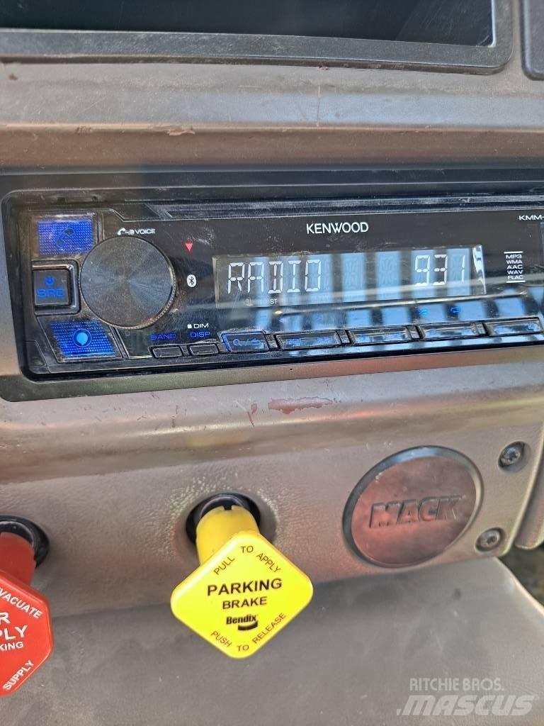 Mack CX612 Vetopöytäautot