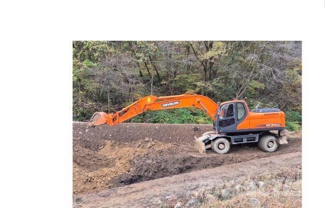 Doosan DX210WA Pyöräkaivukoneet